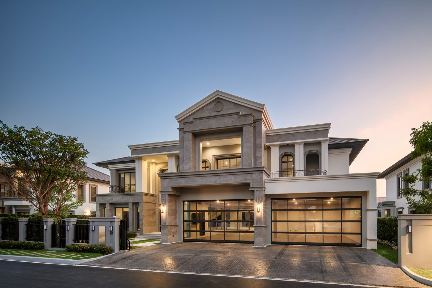 อสังหาริมทรัพย์คือทรัพย์สินที่ติดแน่นกับที่ดิน ไม่สามารถเคลื่อนย้ายได้