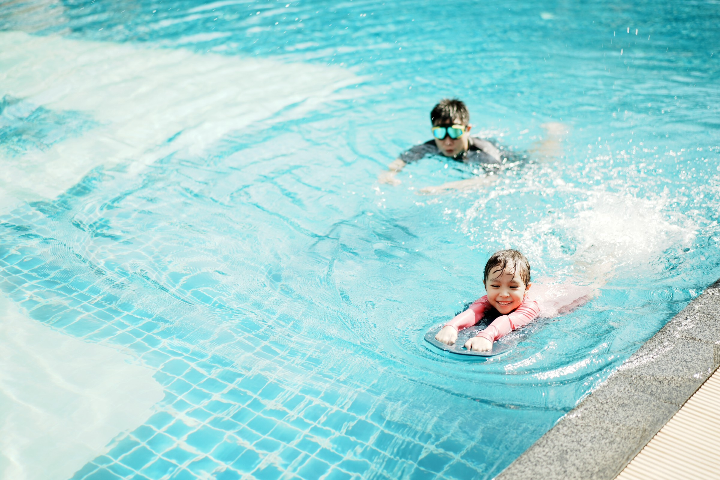 ค่าใช้จ่ายในการดูแลและบำรุงส่วนกลางอย่างสระว่ายน้ำเป็นหนึ่งในค่าใช้จ่ายของค่าส่วนกลางคอนโด