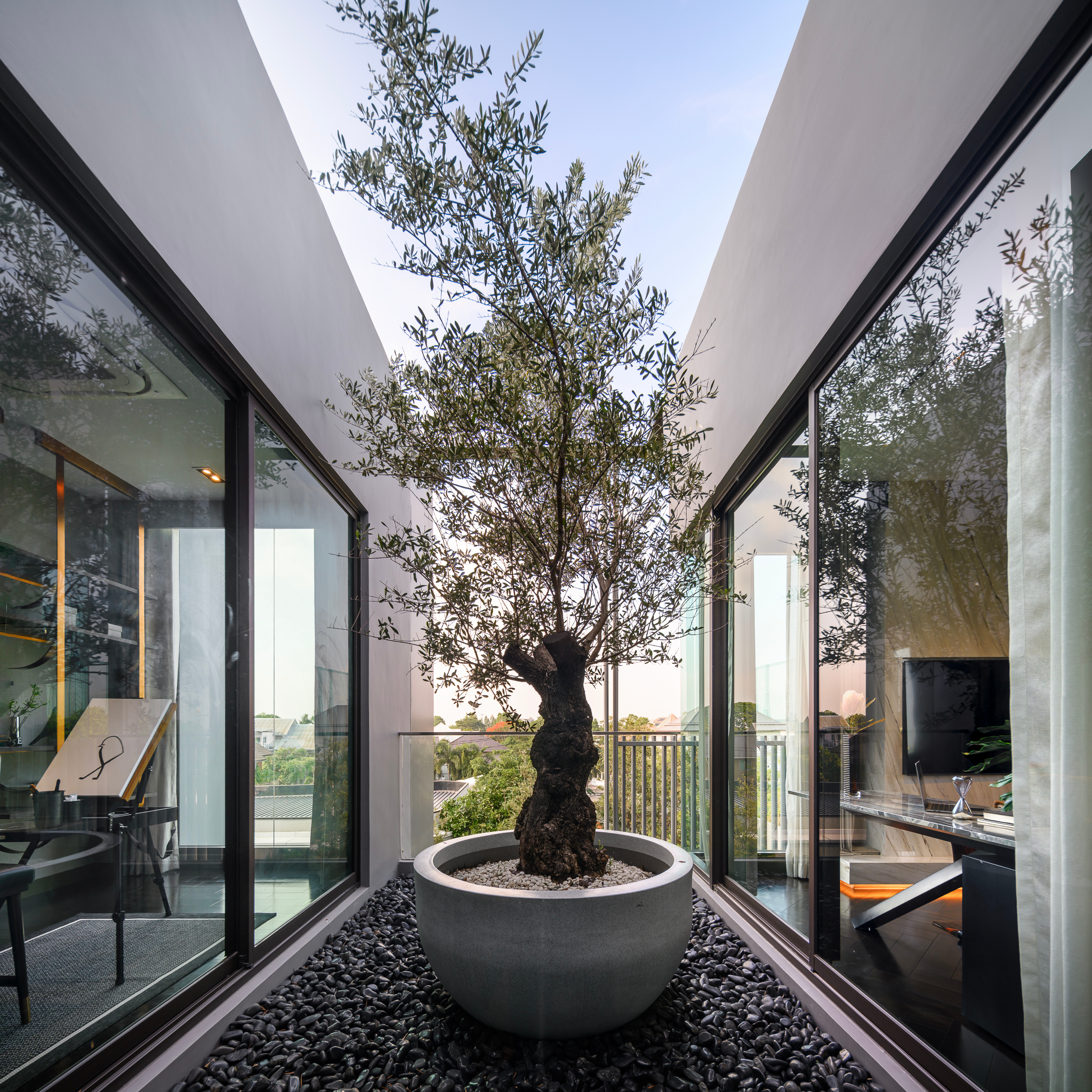 95E1 luxury home at the 100-million level