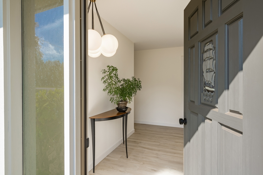 ปรับฮวงจุ้ยบ้านให้รวย ด้วยประตูหน้าบ้านที่สะอาด สว่าง