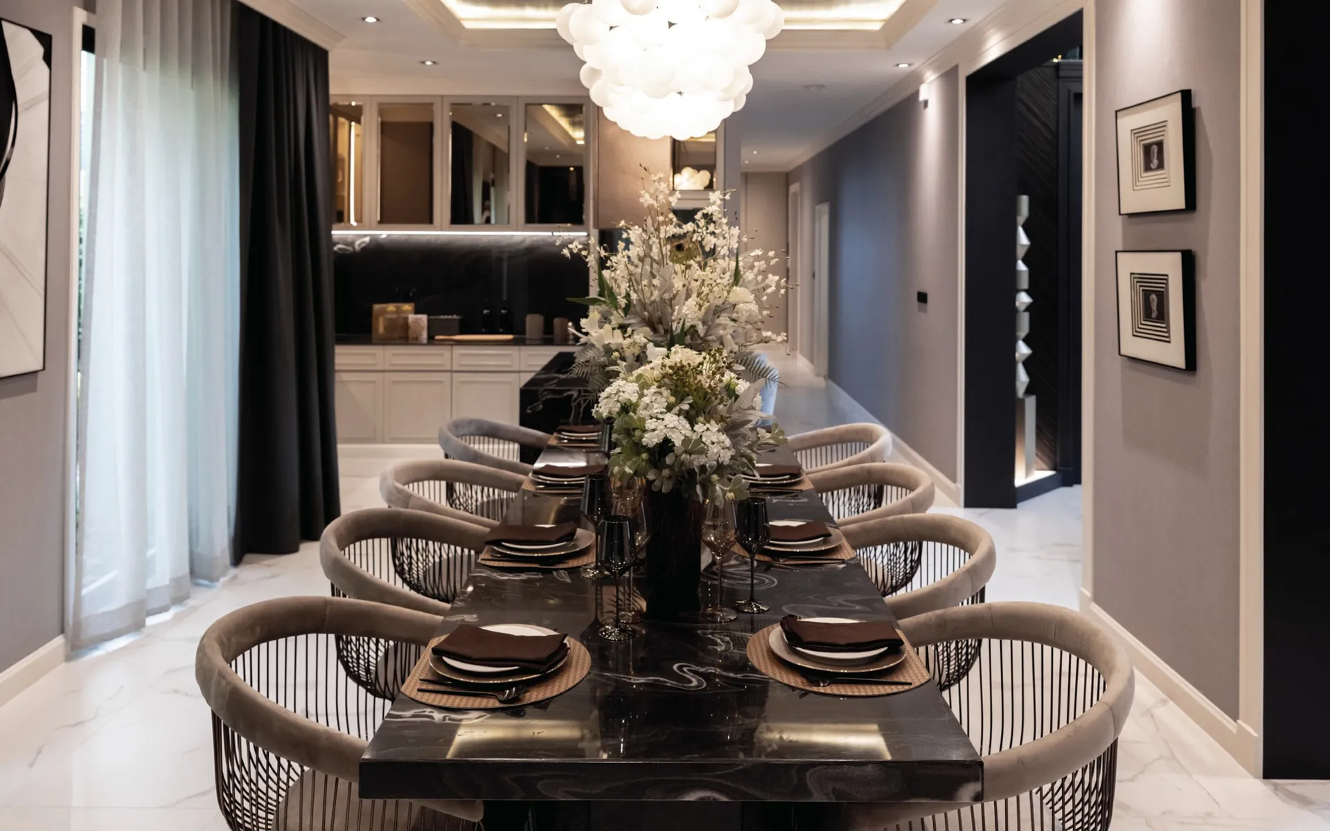 มุมรับประทานอาหารในบ้านสไตล์นอร์ดิก เน้นการจัดแสงที่ดูอบอุ่น