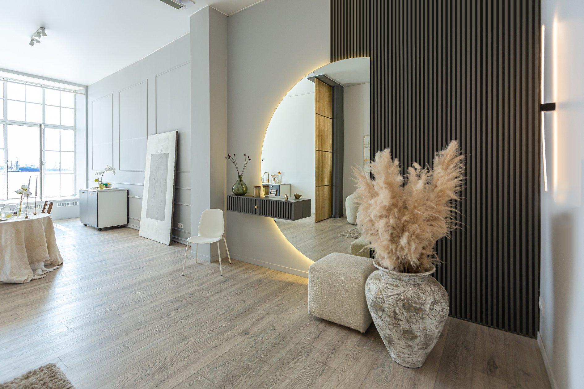 ไอเดียการเลือกบานประตูและกระจกตกแต่งผนัง