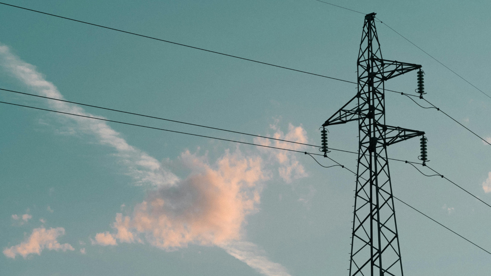 บ้านควรอยู่ห่างจากเสาไฟฟ้าแรงสูงเท่า