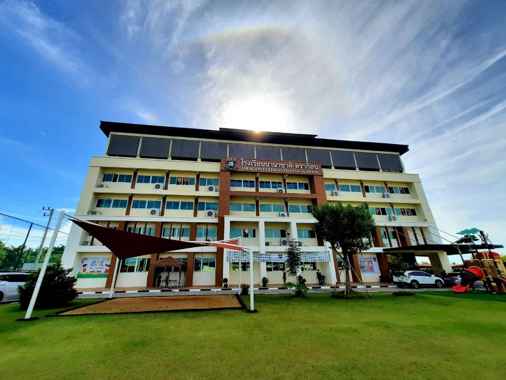 โรงเรียนนานาชาติ ราชพฤกษ์