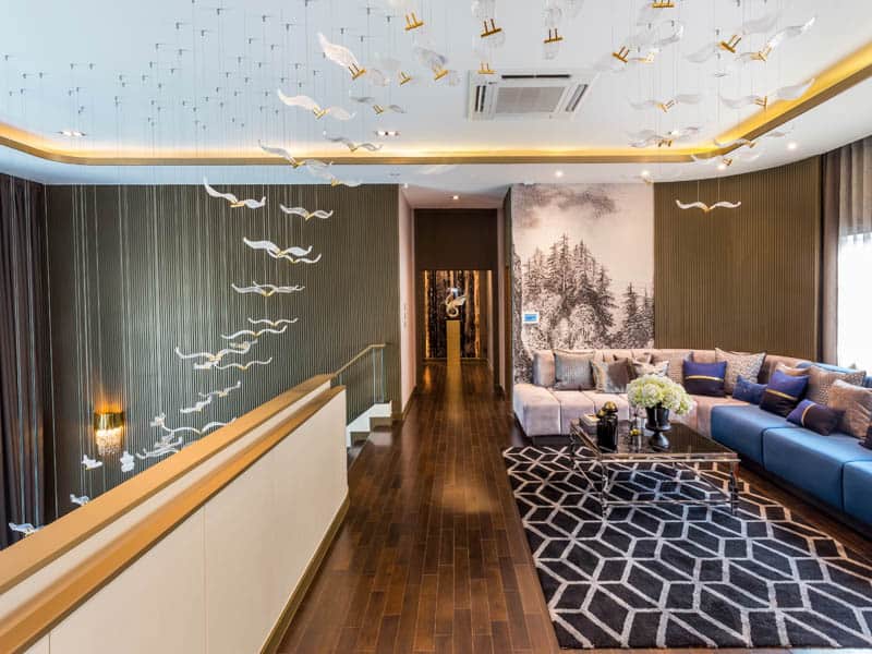 บ้านเพดานสูง -ดูหรูหรา