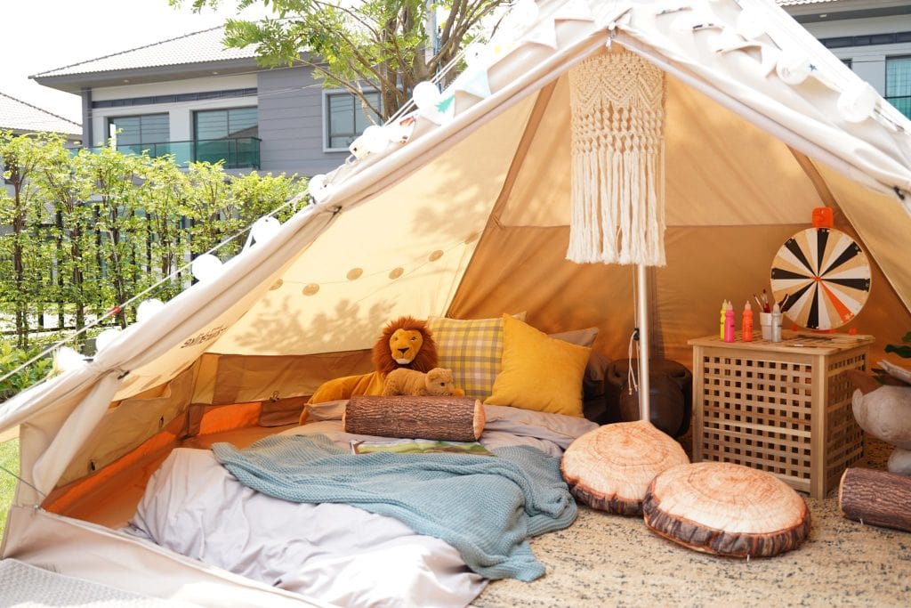 ตั้งแค้มป์ในบ้าน