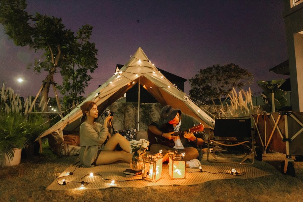 ตั้งแค้มป์ในบ้าน