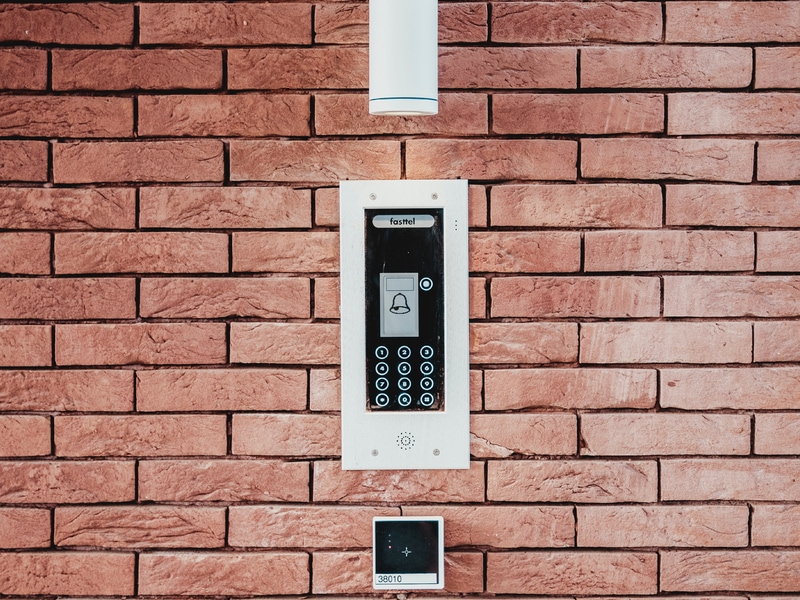 ฝากบ้านไว้กับ รปภ.