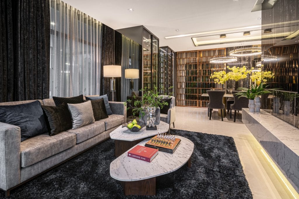 ฟังเพลงสร้างบรรยากาศที่บ้าน