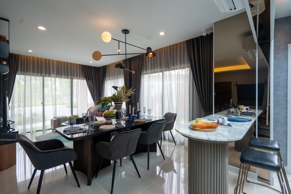 ฟังเพลงสร้างบรรยากาศที่บ้าน