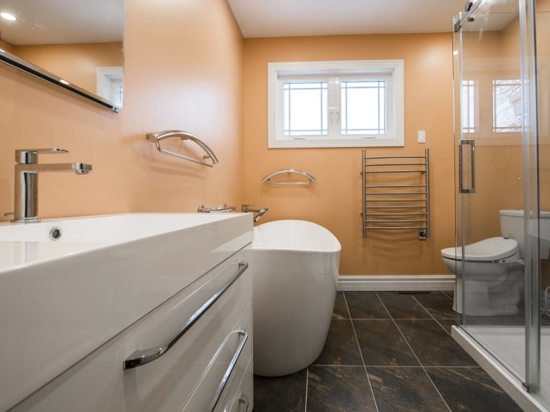 กระจกกั้นห้องน้ำ