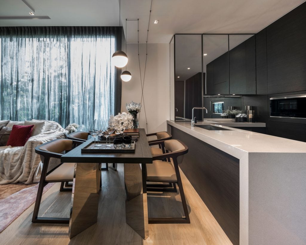 การใช้โทนสีอ่อนในการตกแต่งภายในคอนโดช่วยให้คอนโดดูสบายตาและดูกว้างขึ้น