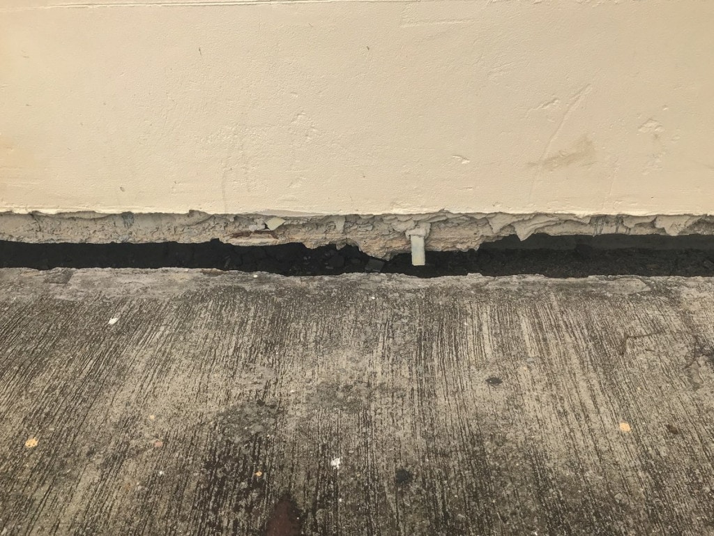 ปิดโพรงใต้บ้านด้วยการถมดินและทราย